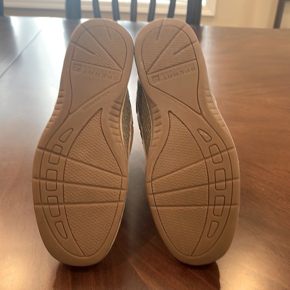 Sperry Top-Sider womens beige boots. Size 7.5. Nearly new, worn twice. - Picture 7 of 8